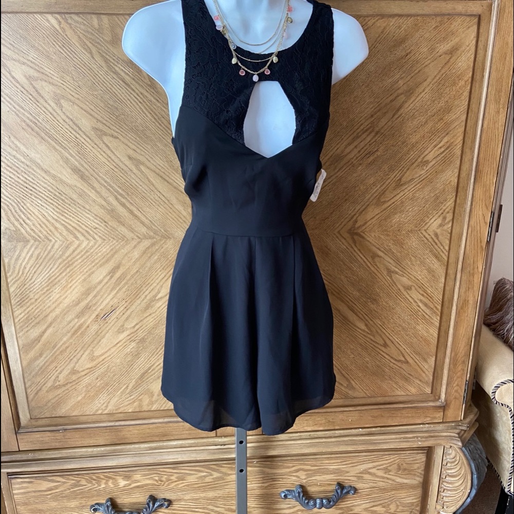 Forever 21 black lace back open in front romper - Picture 4 of 7